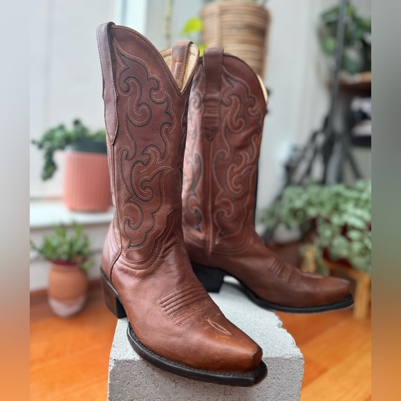 Cavender's leather snip toe boots, brown with light blue embroidery, Size 5 - Picture 3 of 10